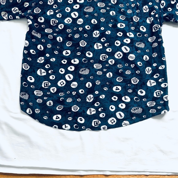 β
Vintage 90βs Structure Pattern Casual Button Down - Blue/White β
- Picture 15 of 17